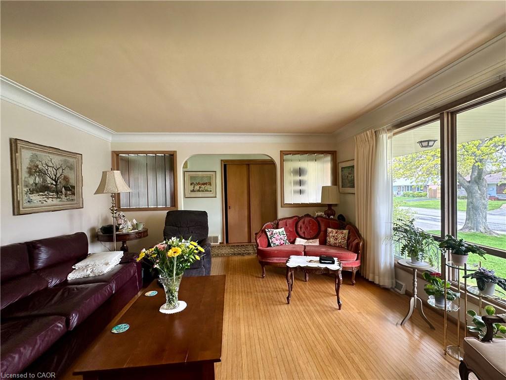 130 Gardiner Avenue E Property Photo 12