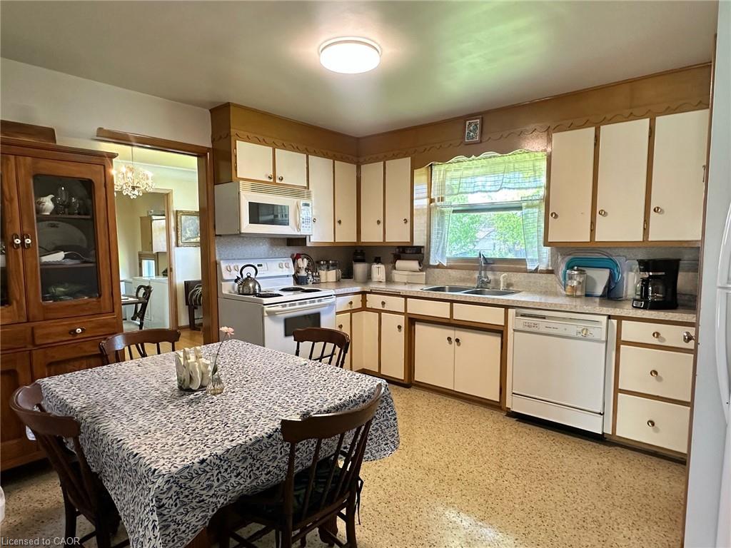 130 Gardiner Avenue E Property Photo 16