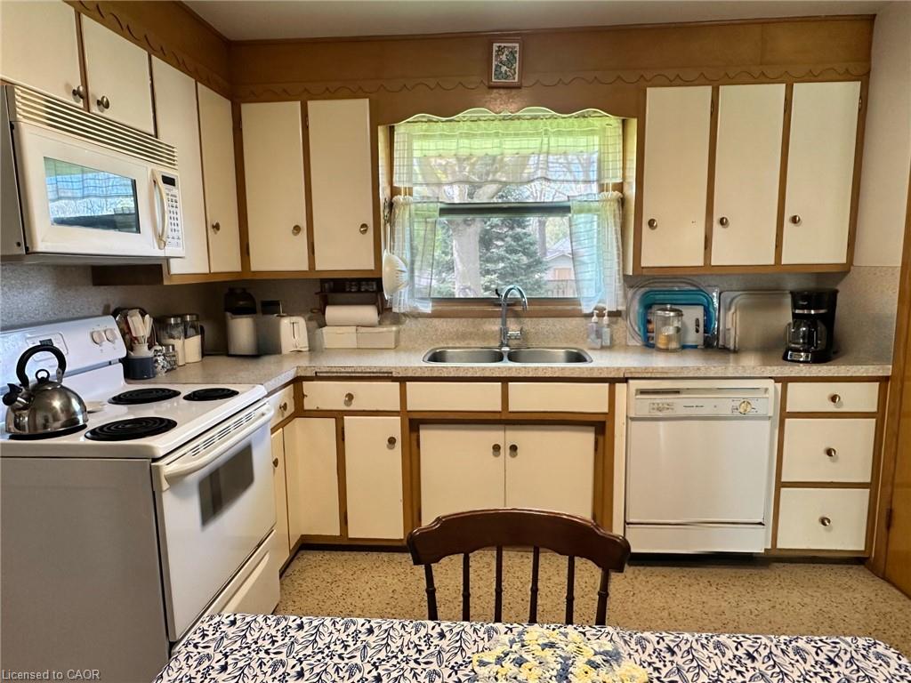 130 Gardiner Avenue E Property Photo 17
