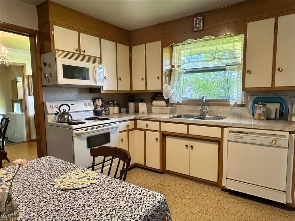 130 Gardiner Avenue E Property Photo 18