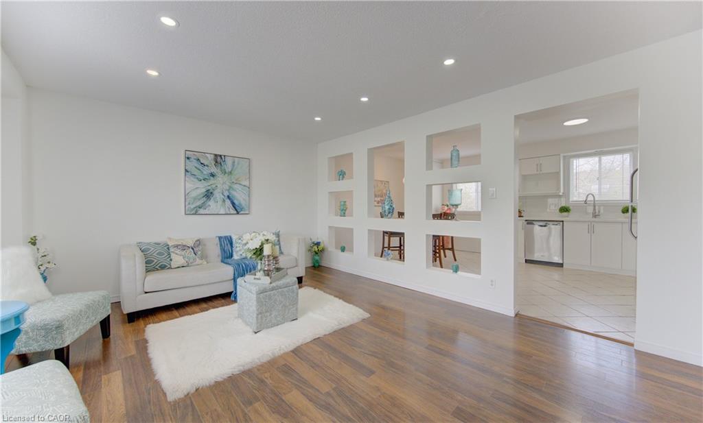 699 Grange Crescent Property Photo 10