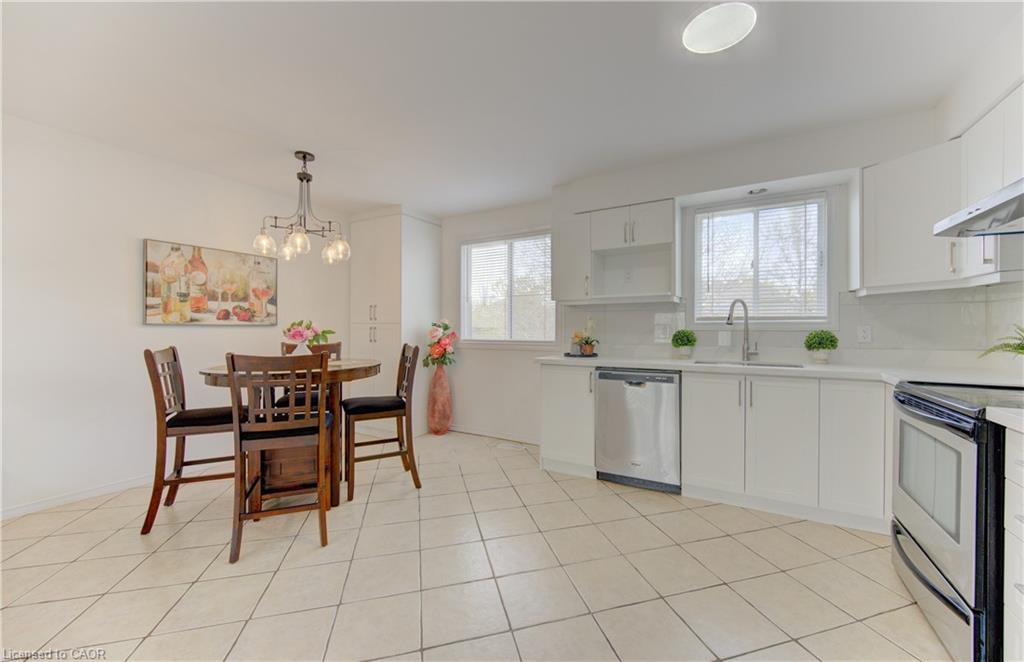 699 Grange Crescent Property Photo 14