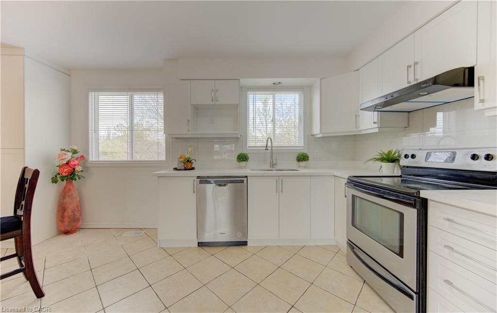 699 Grange Crescent Property Photo 15