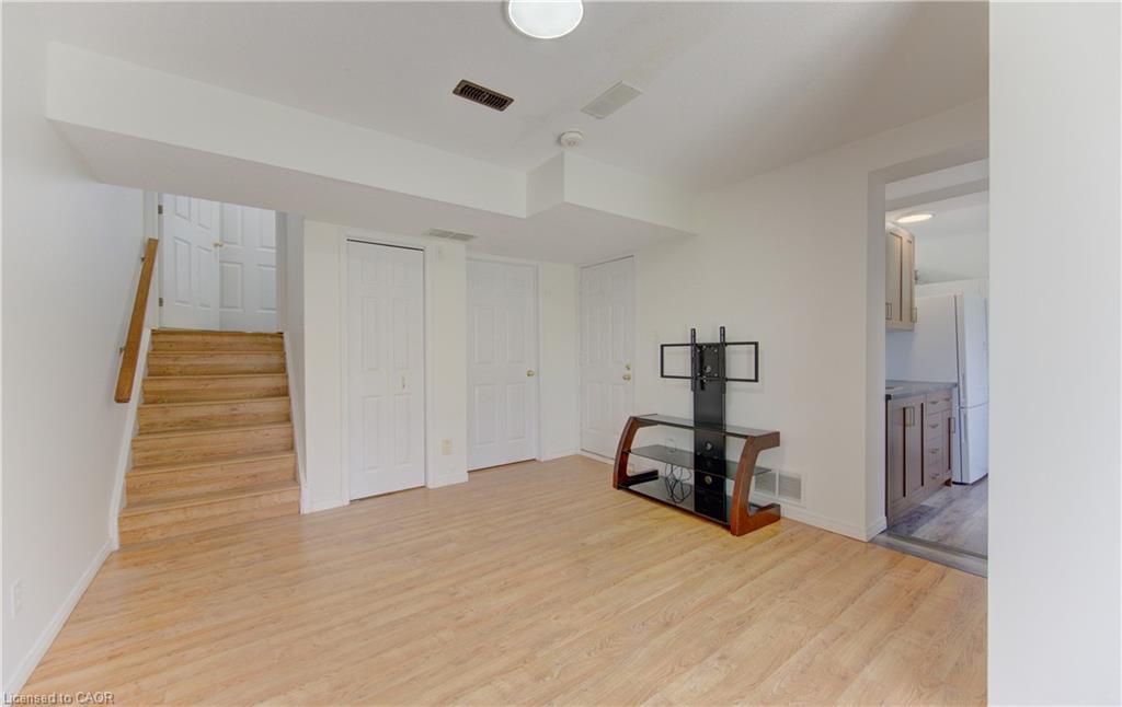 699 Grange Crescent Property Photo 30