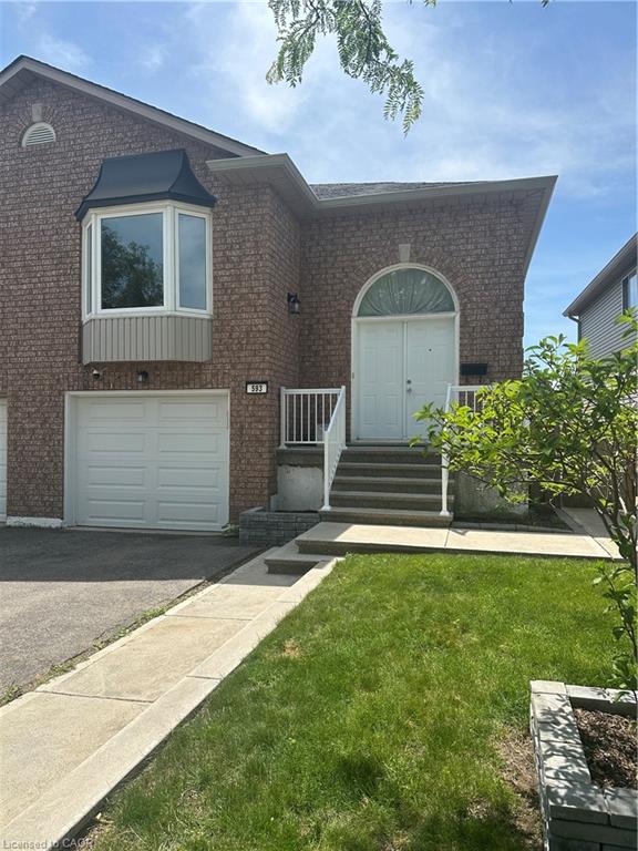 593 Grey Street Property Photo 2