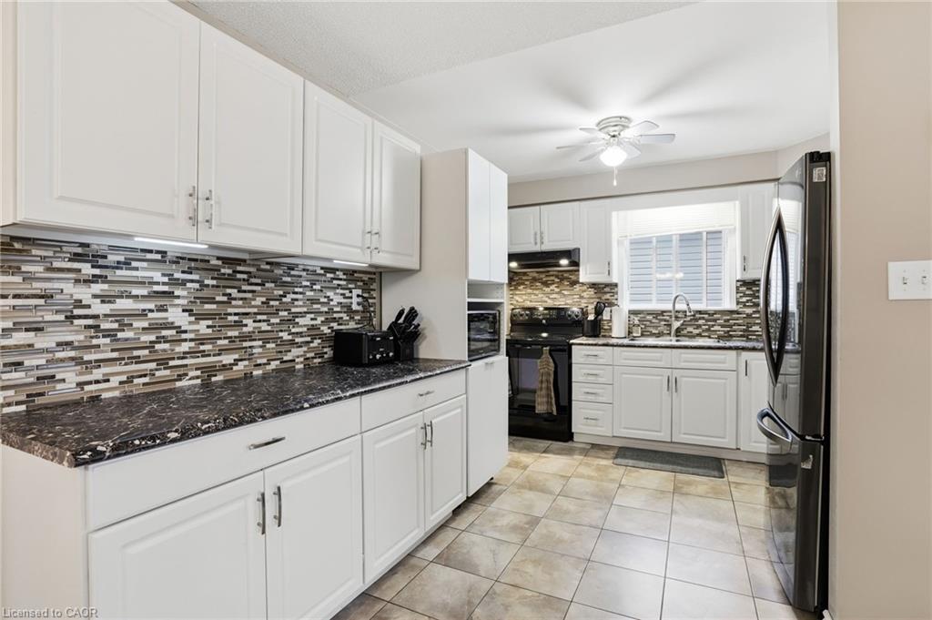 593 Grey Street Property Photo 11