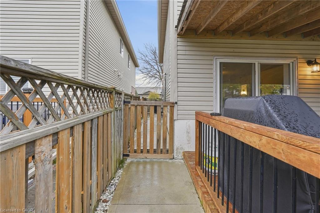 593 Grey Street Property Photo 42