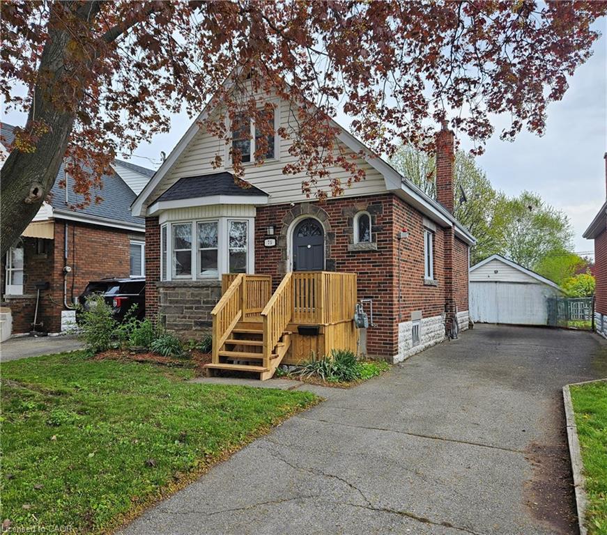 75 Barons Avenue S Property Photo 1