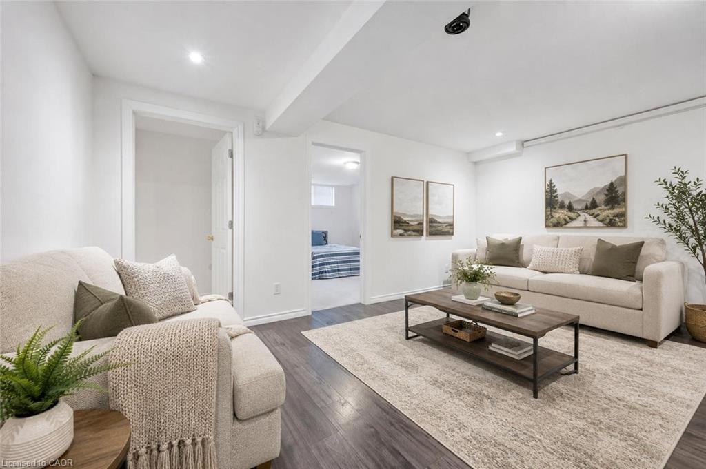 7 Hardy Street Property Photo 28