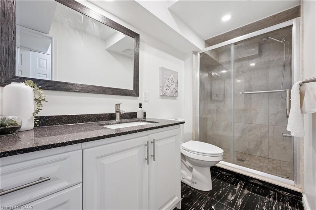 7 Hardy Street Property Photo 31