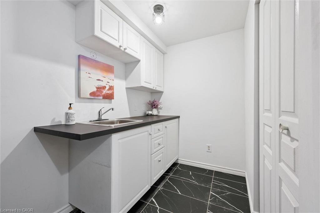7 Hardy Street Property Photo 32