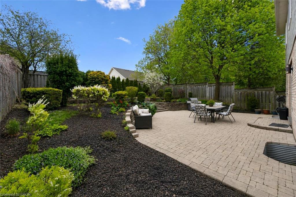 7 Hardy Street Property Photo 33