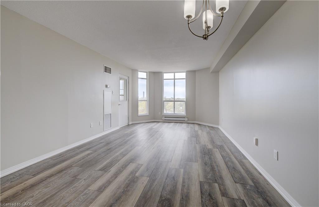 802-1414 King Street E Property Photo 14