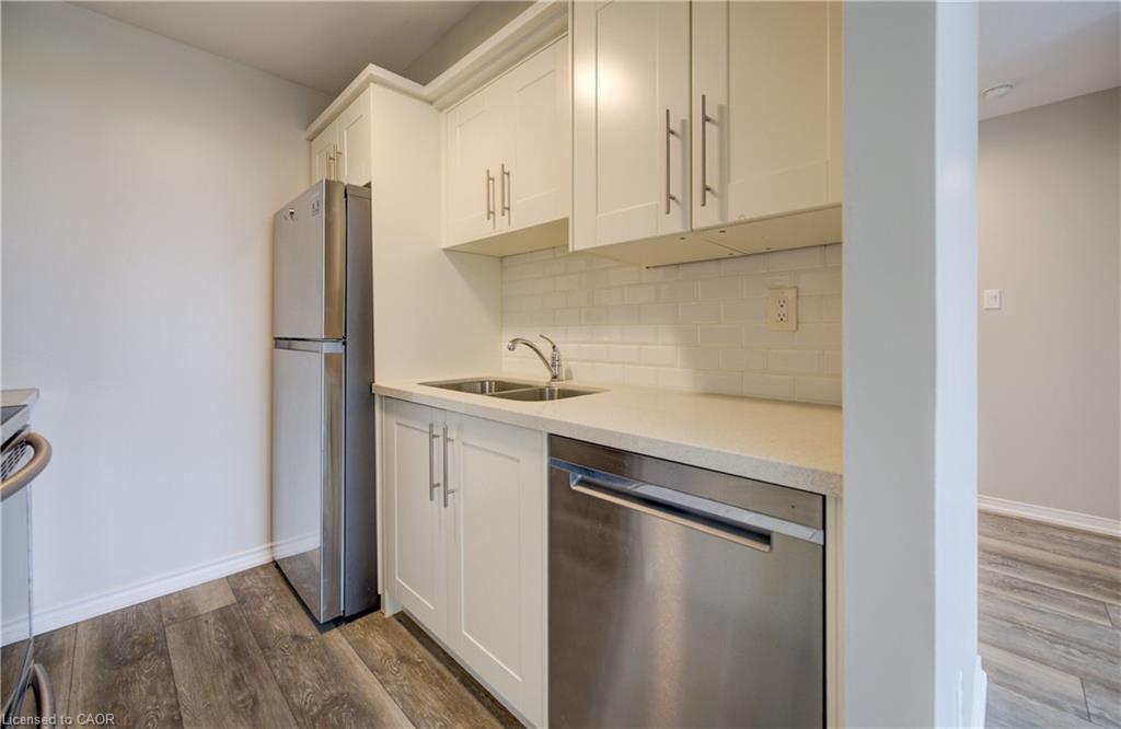 802-1414 King Street E Property Photo 17