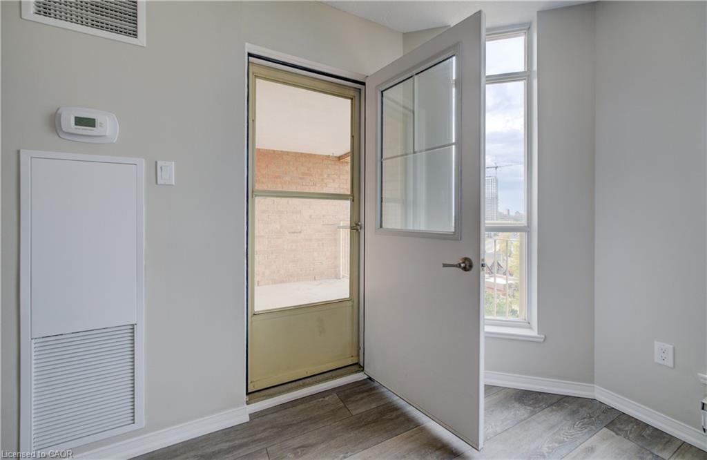 802-1414 King Street E Property Photo 21