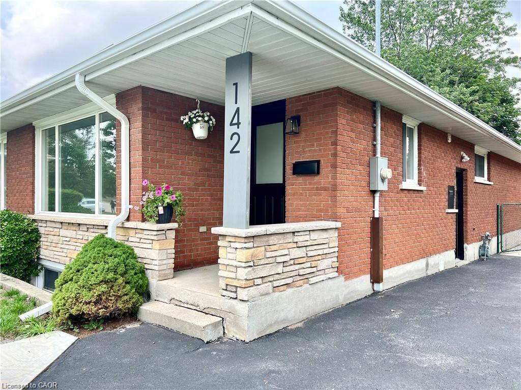 142 Fairway Road N Property Photo 1