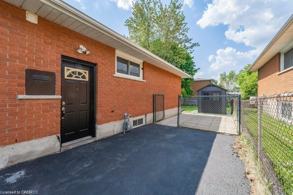 142 Fairway Road N Property Photo 2
