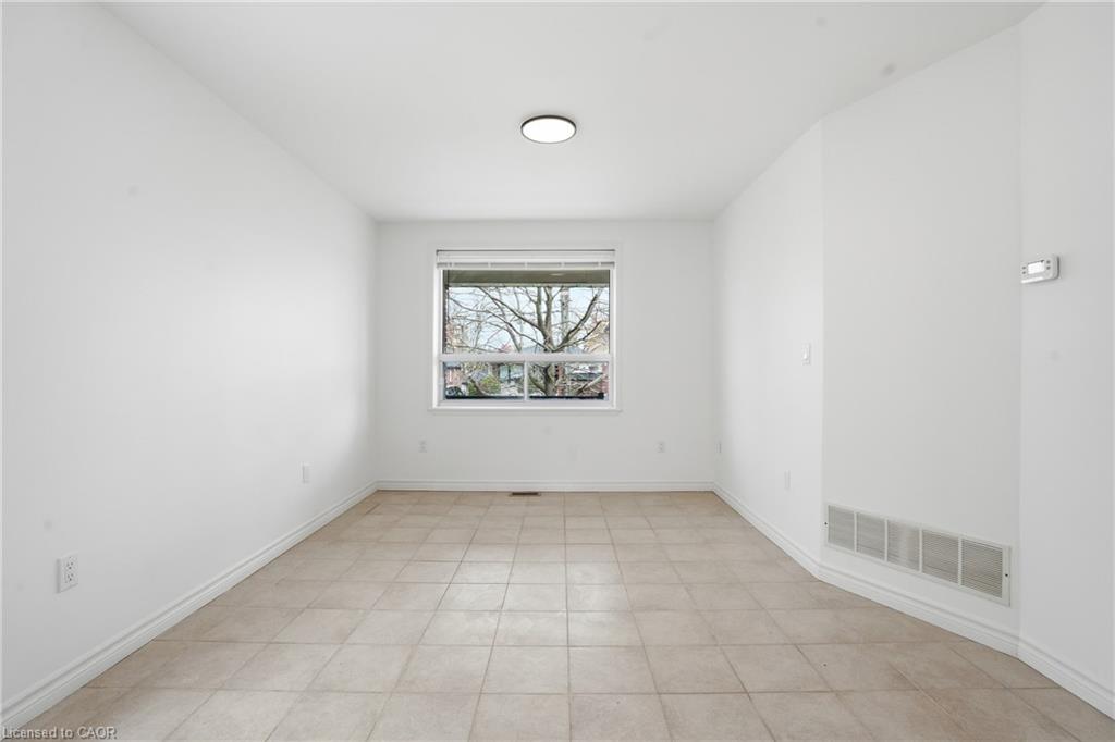 1049 Glencairn Avenue Property Photo 6