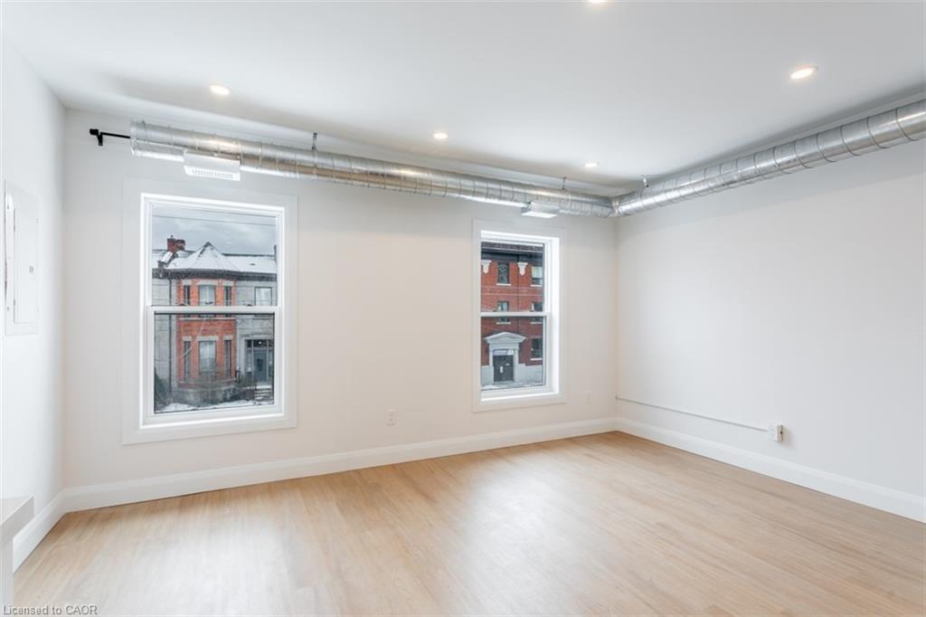 2-115 Catharine Street N Property Photo 11