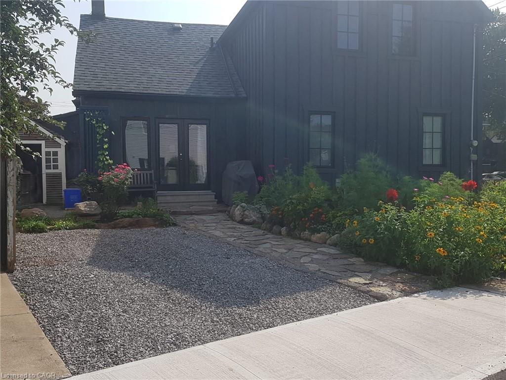 446 Macnab Street N Property Photo 2