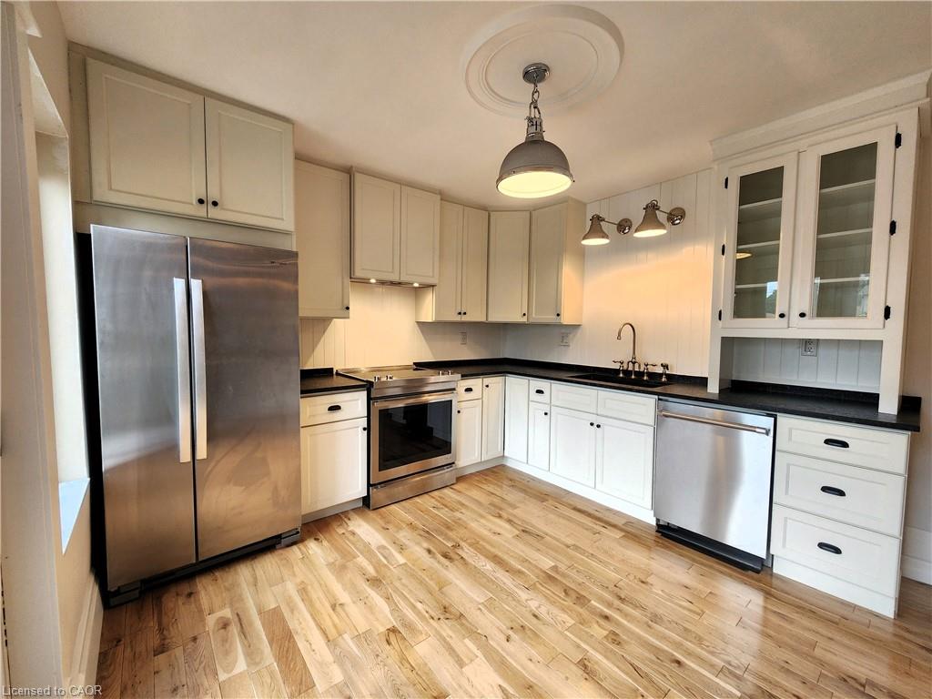 446 Macnab Street N Property Photo 4