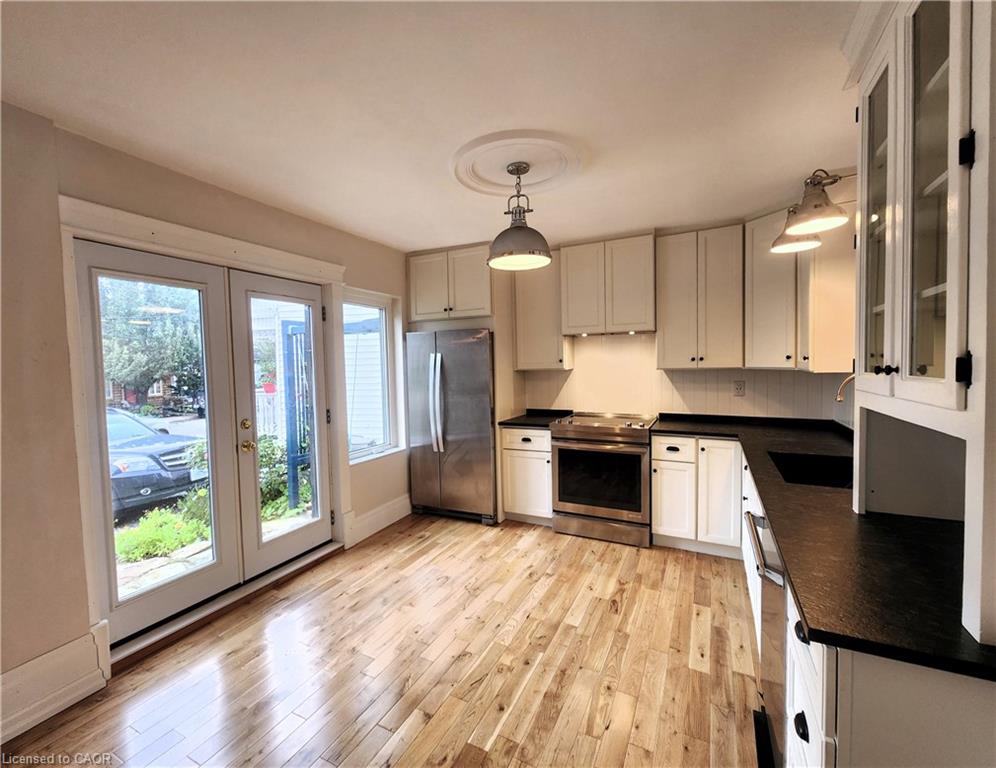 446 Macnab Street N Property Photo 5