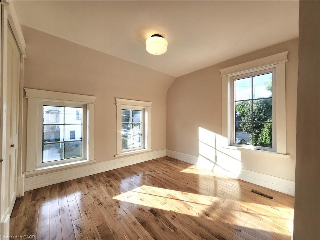 446 Macnab Street N Property Photo 8