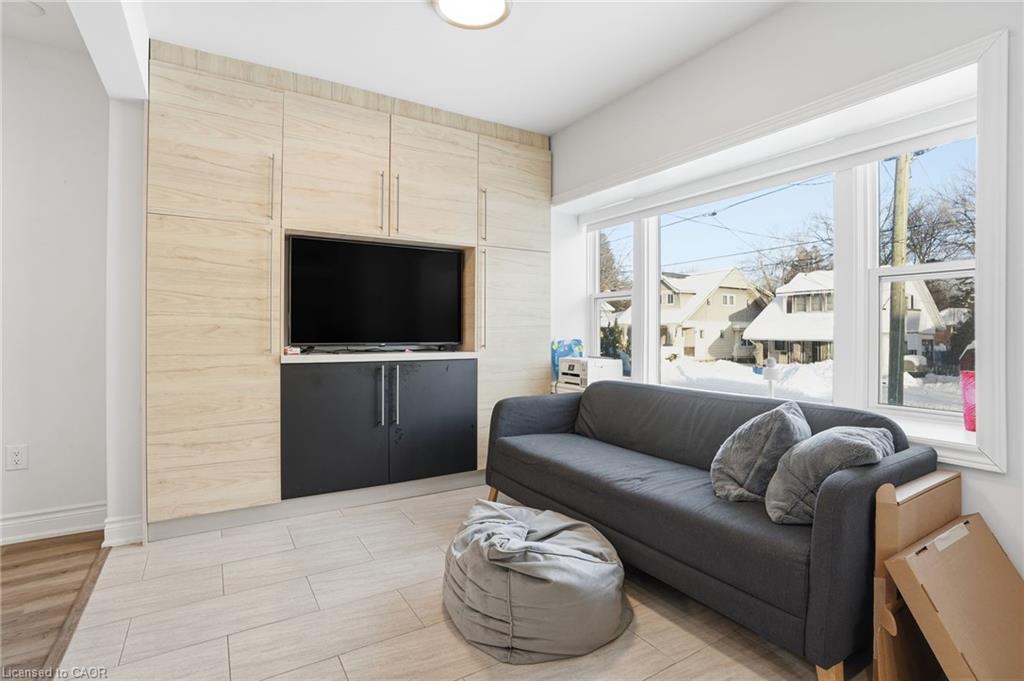 50 Broadway Avenue Property Photo 9