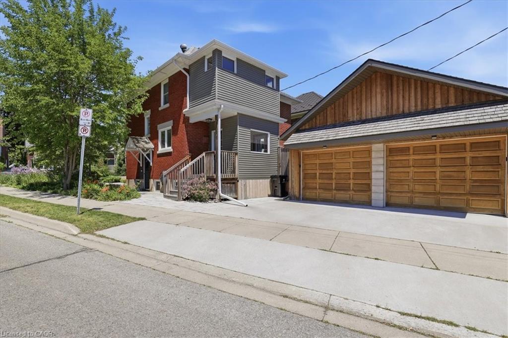 859 Queen's Boulevard Property Photo 3