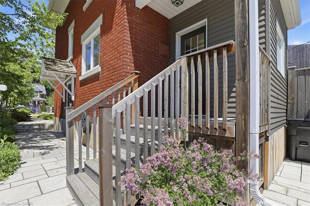 859 Queen's Boulevard Property Photo 4