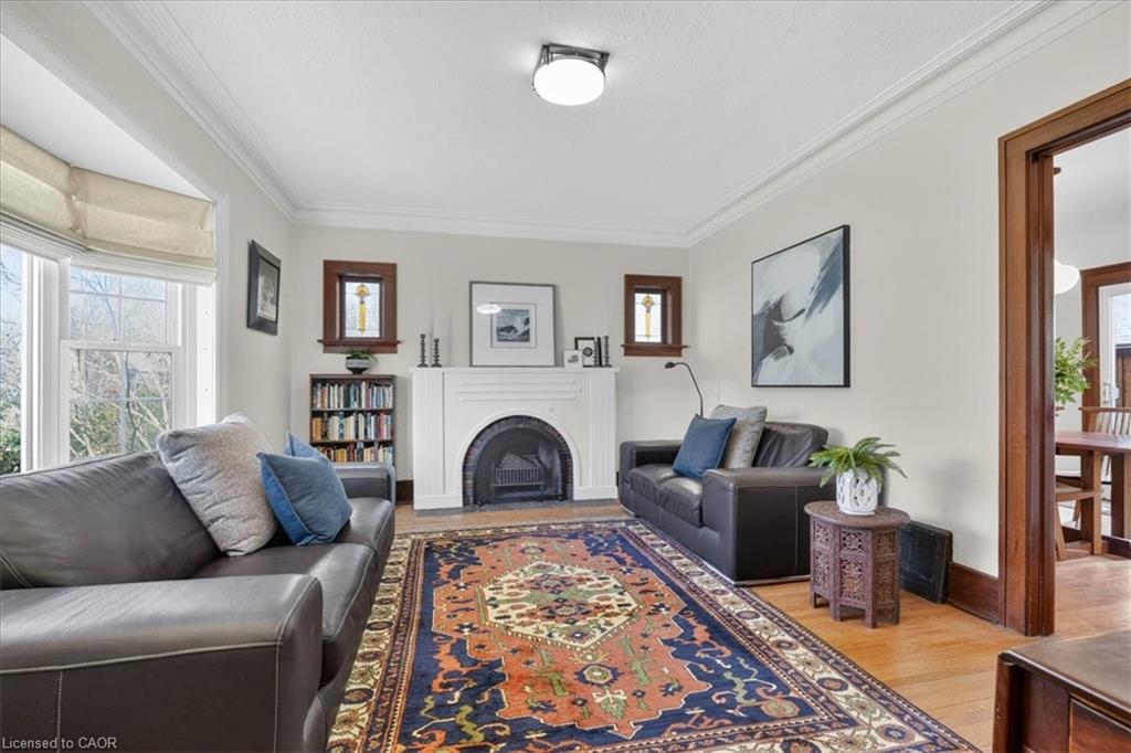 859 Queen's Boulevard Property Photo 7