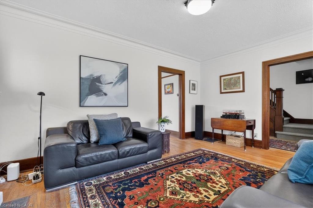859 Queen's Boulevard Property Photo 8