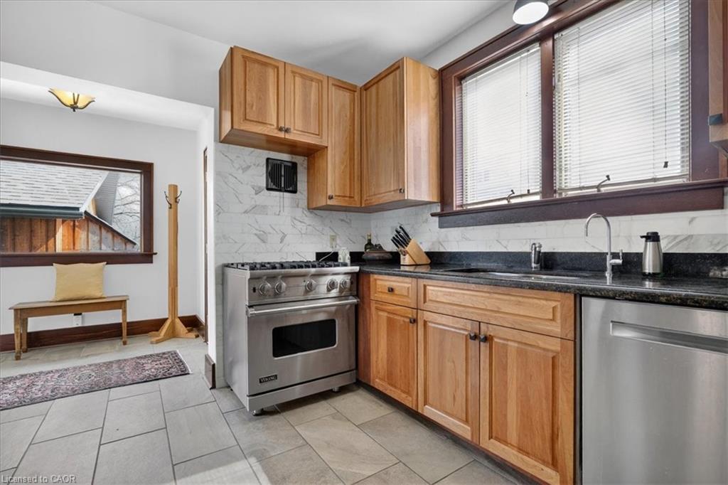 859 Queen's Boulevard Property Photo 13