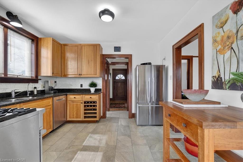 859 Queen's Boulevard Property Photo 15