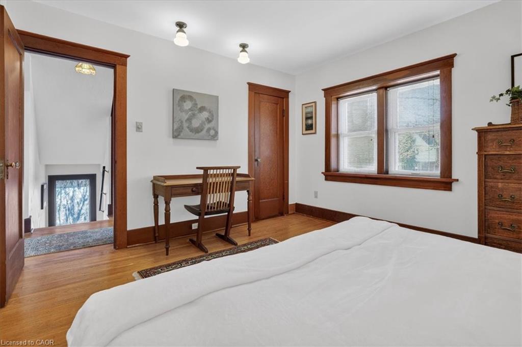 859 Queen's Boulevard Property Photo 18