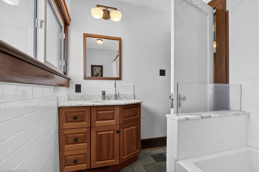 859 Queen's Boulevard Property Photo 20
