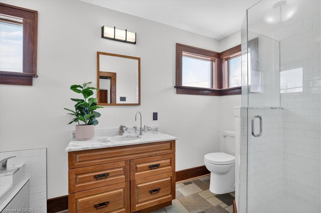 859 Queen's Boulevard Property Photo 23