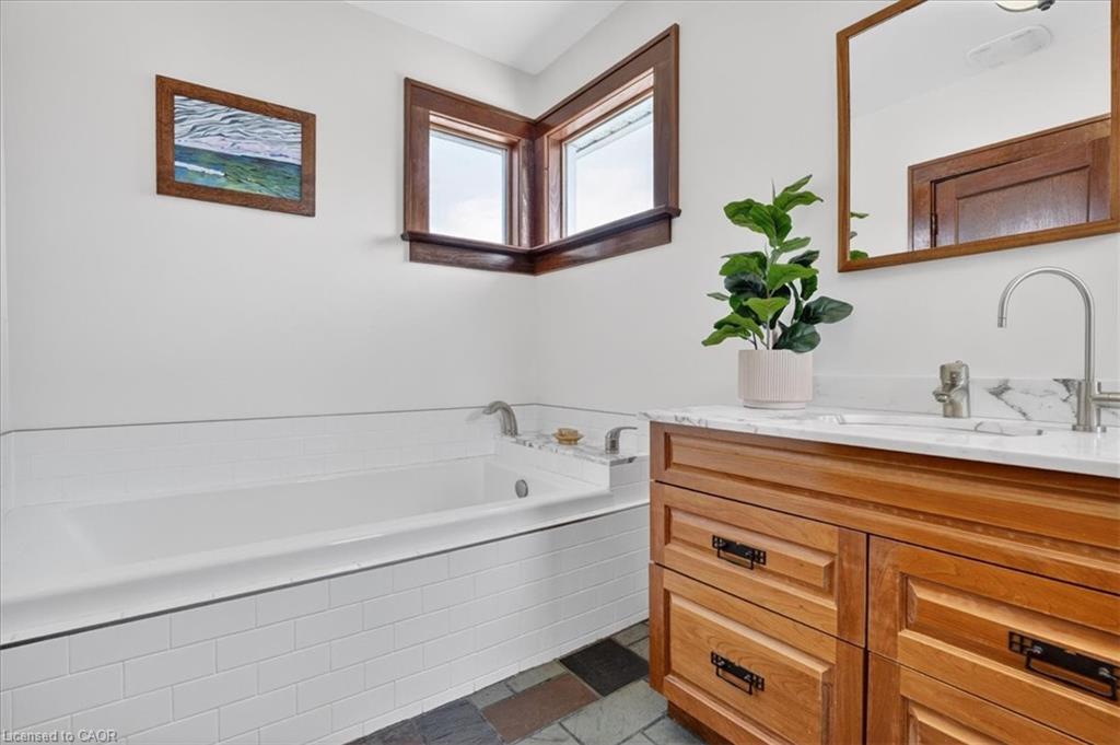 859 Queen's Boulevard Property Photo 24