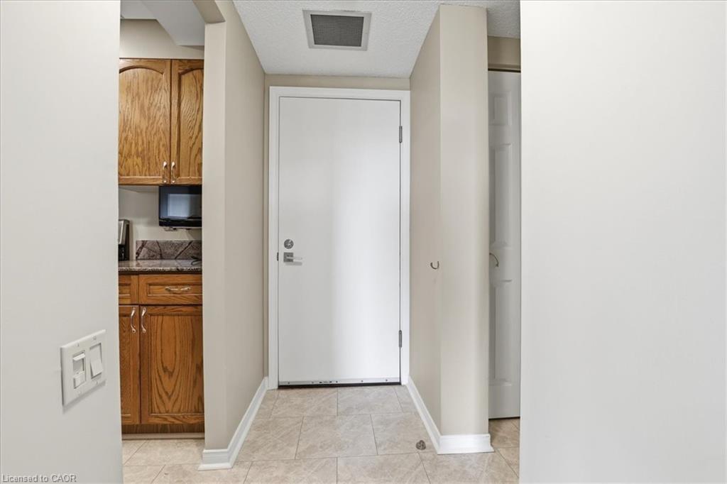 808-10 Ellen Street E Property Photo 7
