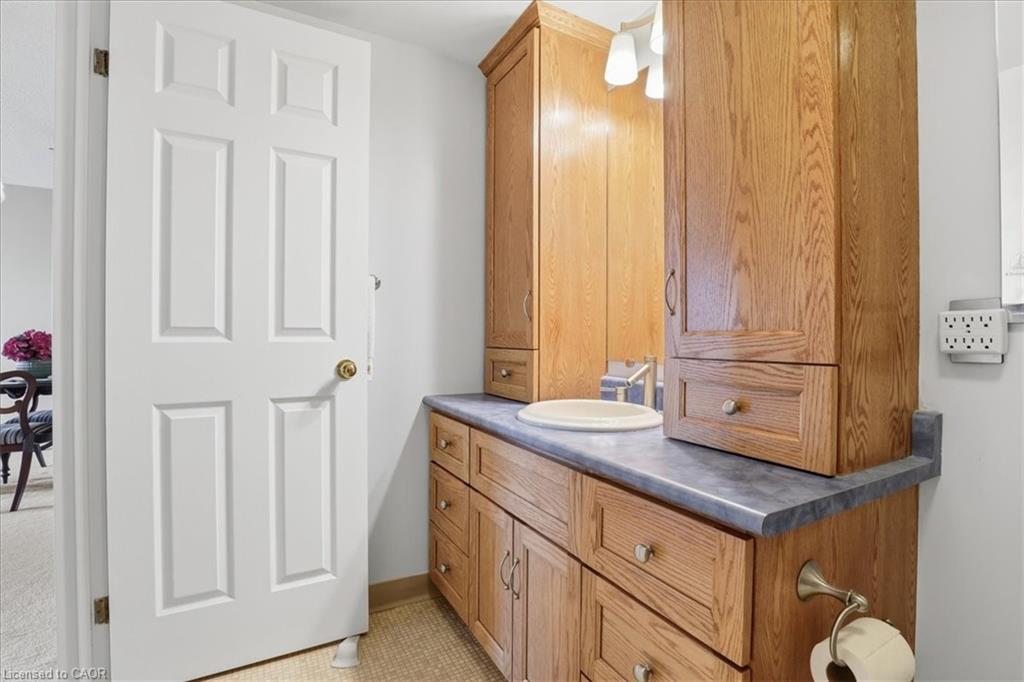 808-10 Ellen Street E Property Photo 24