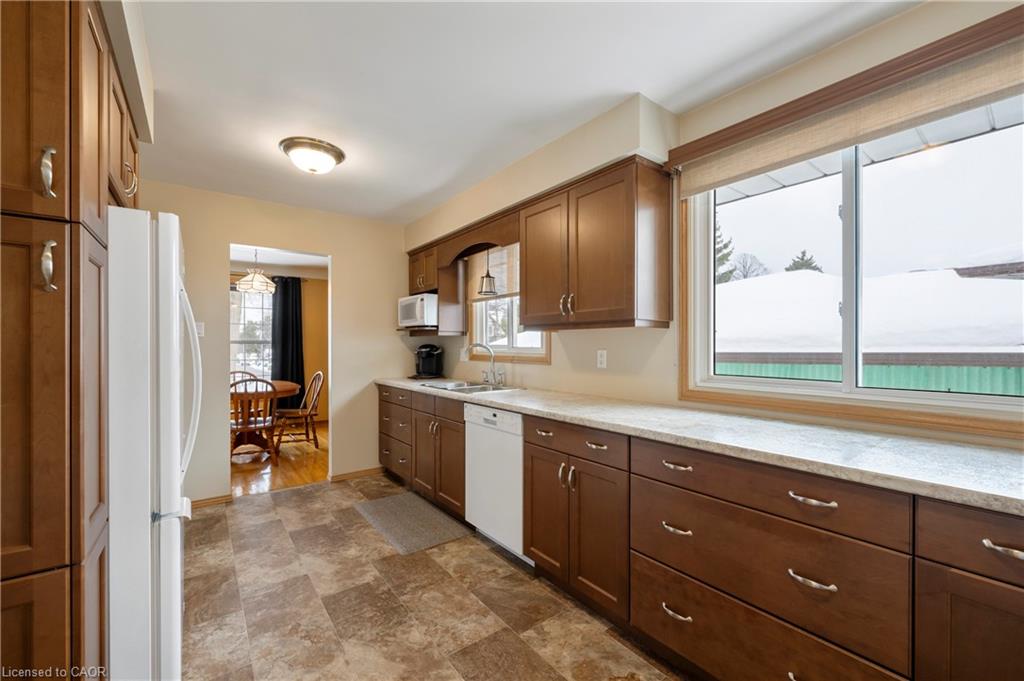 401 Mohawk Road W Property Photo 14