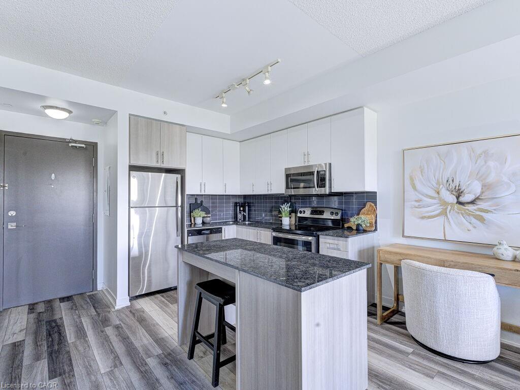 305-1284 Guelph Line Property Photo 5