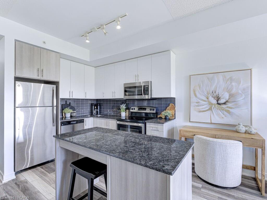 305-1284 Guelph Line Property Photo 6