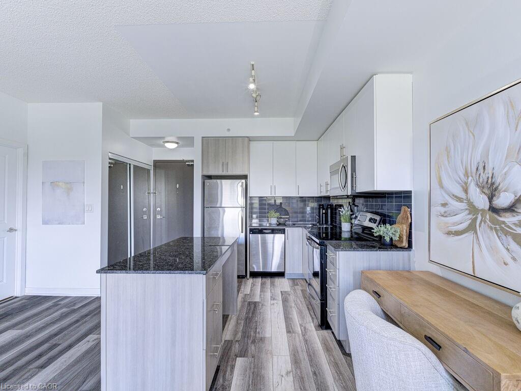 305-1284 Guelph Line Property Photo 7