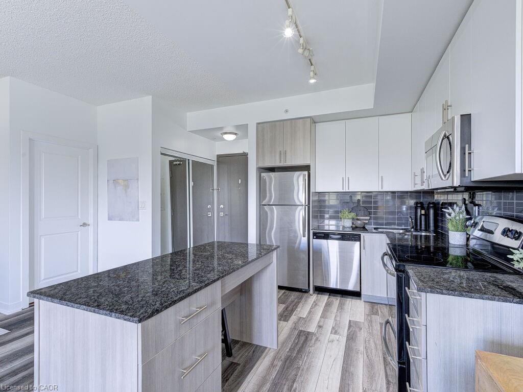 305-1284 Guelph Line Property Photo 8
