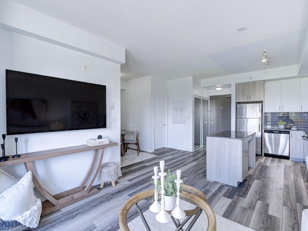305-1284 Guelph Line Property Photo 12