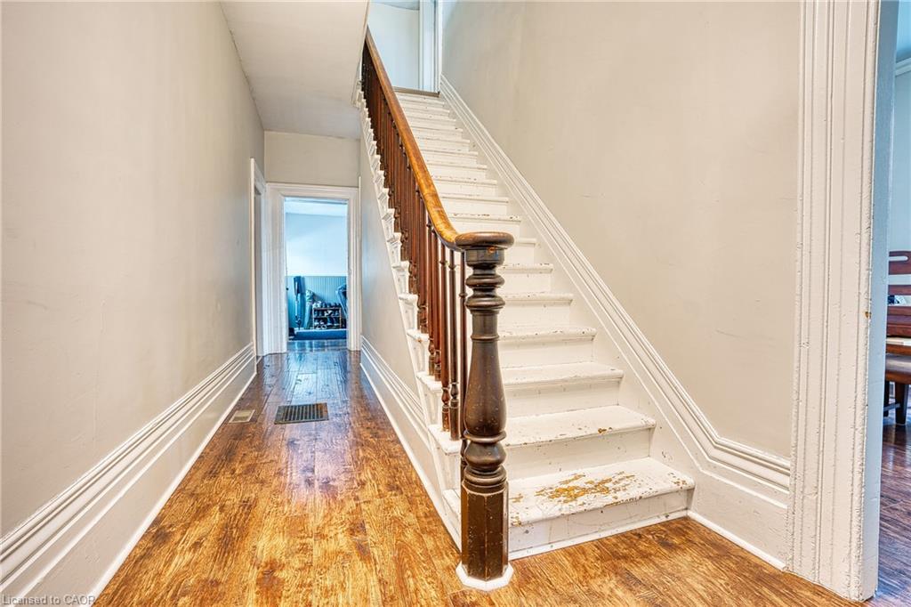 745 Main Street W Property Photo 16