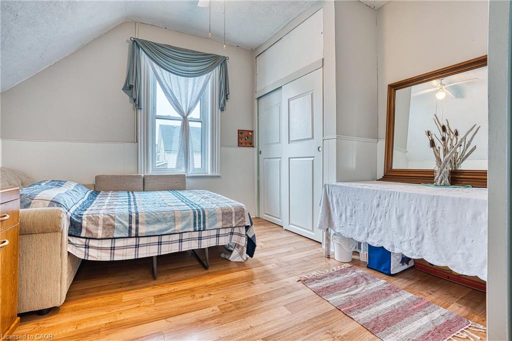 745 Main Street W Property Photo 22