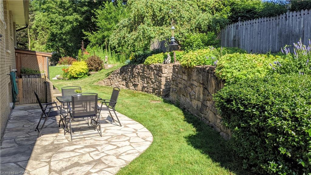 9 Magnolia Court Property Photo 6