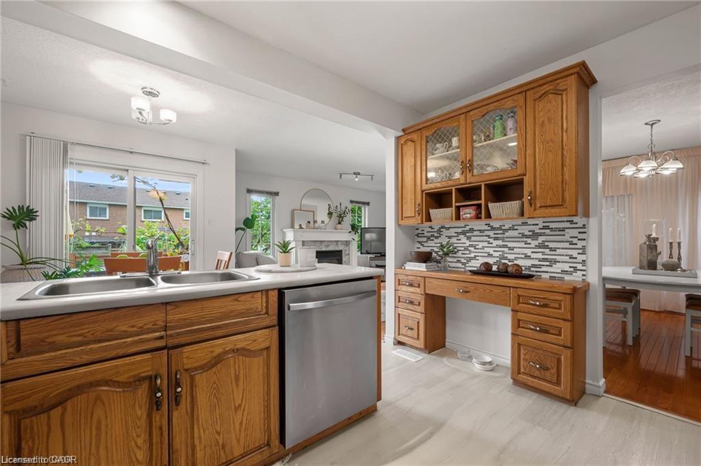 444 Burnett Avenue Property Photo 12